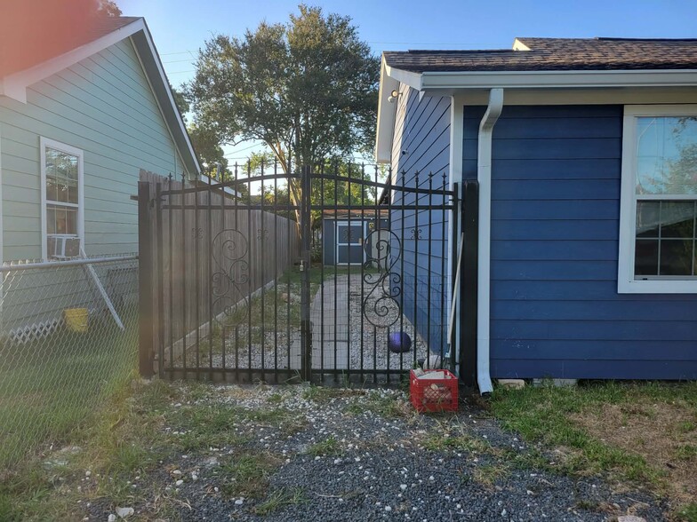 Building Photo - 7511 Ilex St