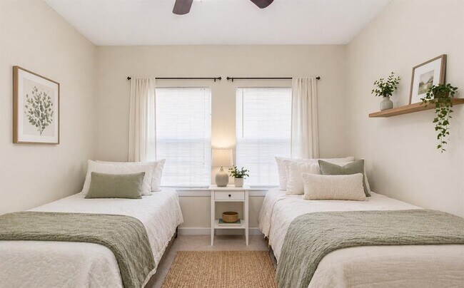 Building Photo - 2216 San Gabriel St