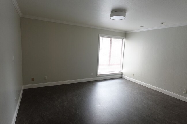 Building Photo - 410 N Civic Dr