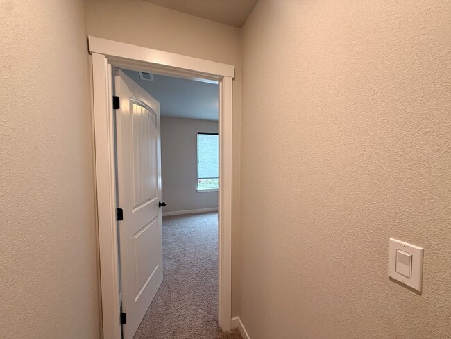 Building Photo - 5590 Mountain Quail Dr S