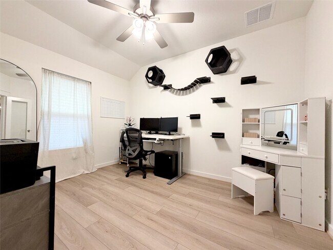 Building Photo - 4724 Peony Grn Dr