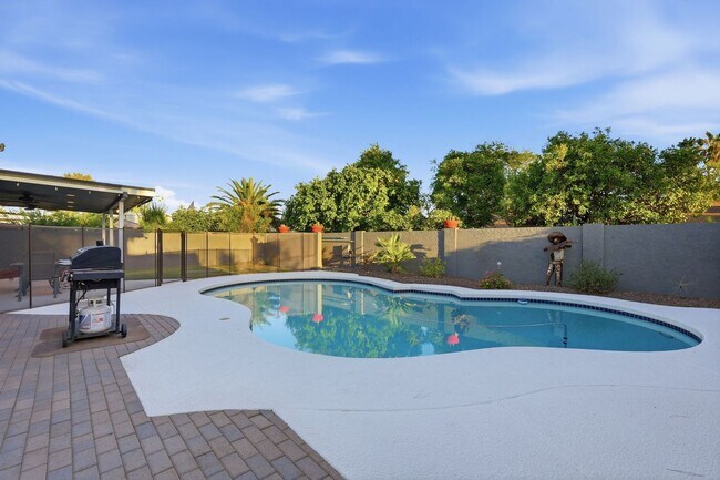 Building Photo - 4 Bed Home in Scottsdale Quarter!!
