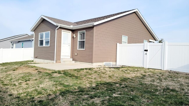 Building Photo - 1533 Tall Grass Prairie Dr