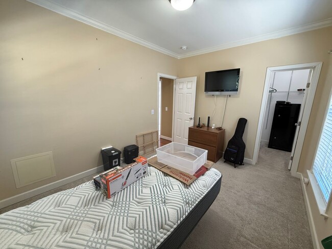 Building Photo - 3 Bedroom 2 Bath House in Lighthouse Point...