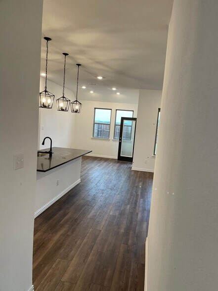 Building Photo - 2207 Primrose Trl