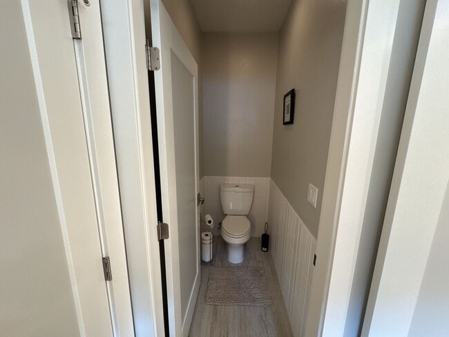 Building Photo - FULLY FURNISHED ALL-INCLUSIVE STUNNING HOM...