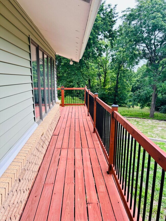 Building Photo - Beautiful Home, Close to Milford Lake