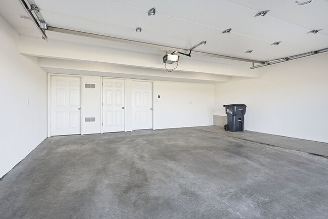 Building Photo - 2413-2415 Northampton Dr.