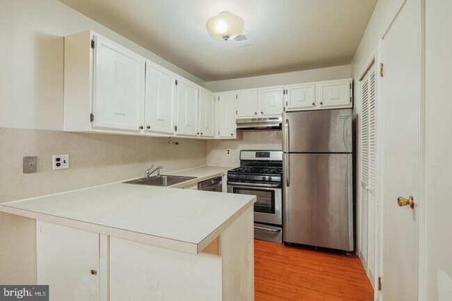 Building Photo - 711 S 18th St