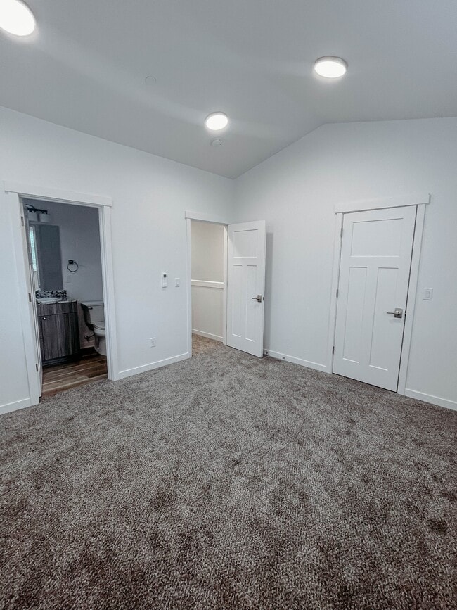 Building Photo - 441 Talent Ave