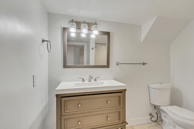 Building Photo - Elegant Yale Crest Bungalow in the Heart o...