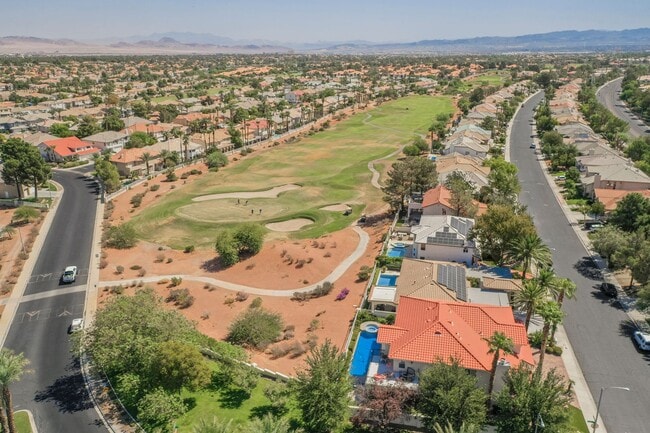 Building Photo - Luxury Home located in Henderson