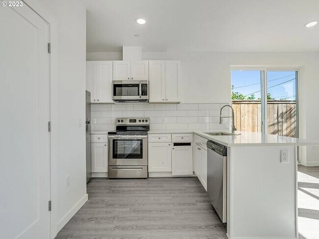 Interior Photo - Montana Ave 6 Plex
