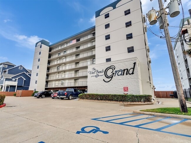 Building Photo - 11945 Termini-San Luis Pass Rd
