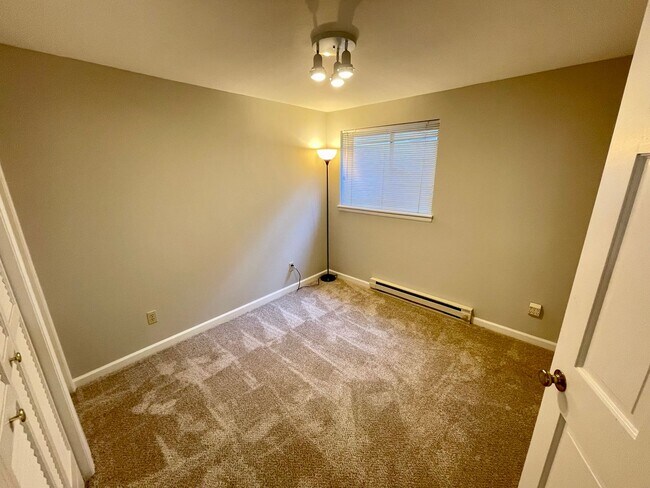 Building Photo - Beautifully Updated 3-Bed, 3-Bath Townhome...