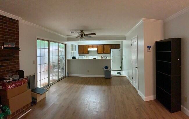 Family and dining room - 1161 Greenyard Way