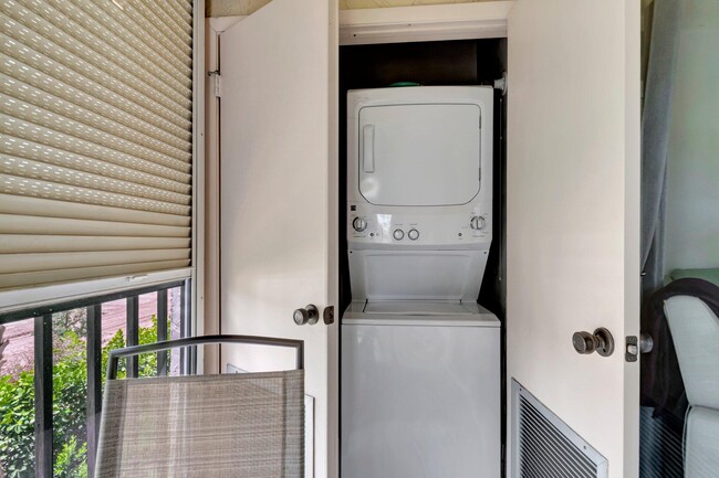 Building Photo - 7202 Golf Colony Ct