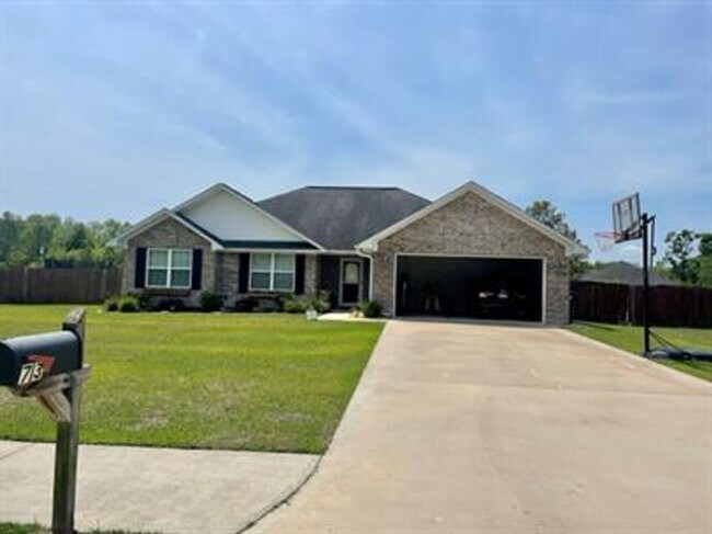 Building Photo - 4 bedroom beautiful home available August 14!!