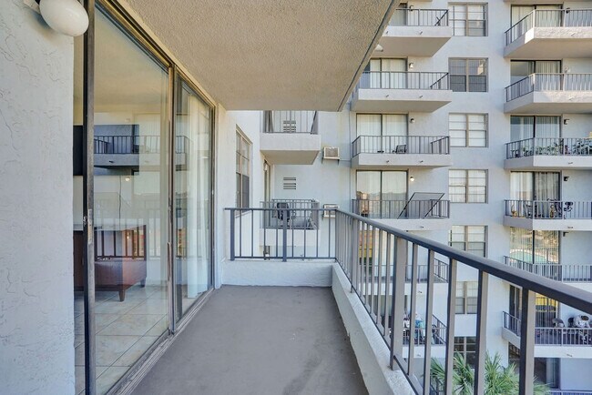 Building Photo - 777 NW 155th Ln