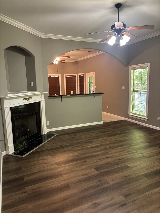 Building Photo - 7412 Brentlawn Dr