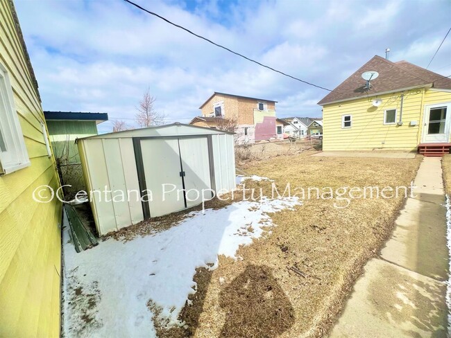 Building Photo - Nice and cozy bungalow in the sweet town o...