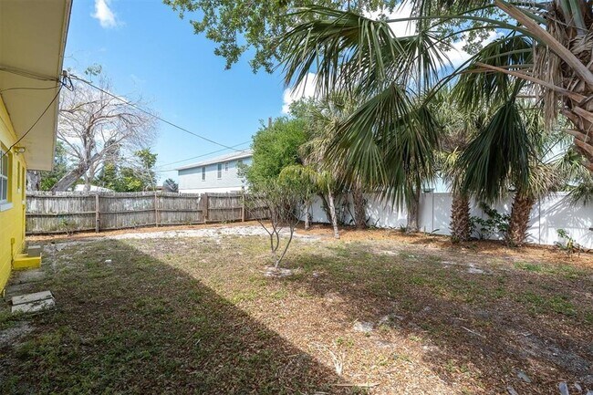 Building Photo - 333 72nd Ave