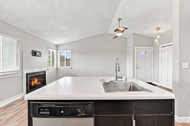 Building Photo - $2,145.95 - 3-bed, 2-bath located in Colorado Springs with a Washer and Dryer.