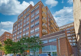 Building Photo - 933 W Van Buren St