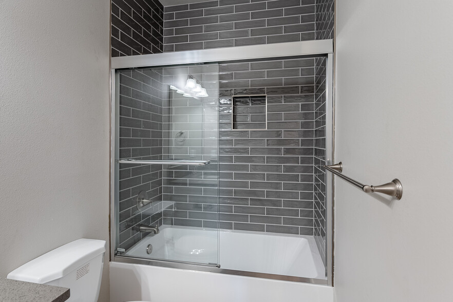 Building Photo - 4075 Quinn Dr NE