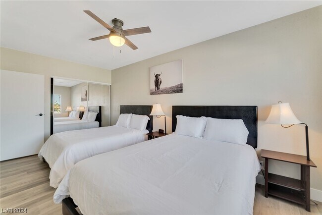 Building Photo - 900 Willow Tree Dr