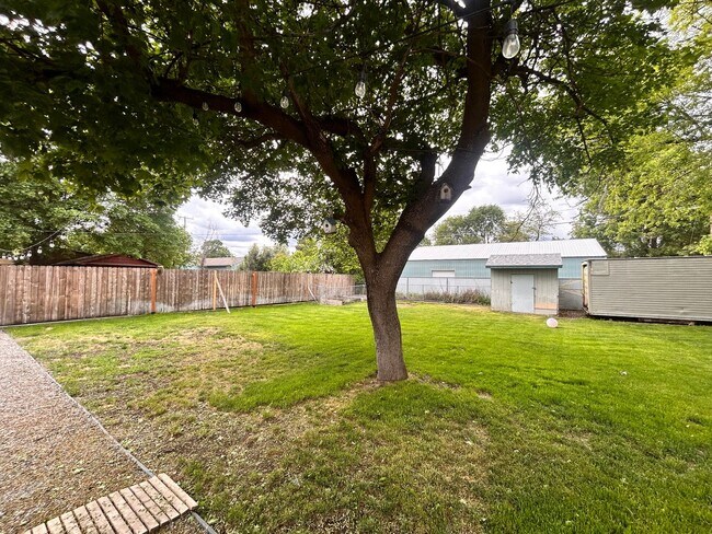 Building Photo - Completely Renovated 4 Bed, 2 Bath Home in Spokane!