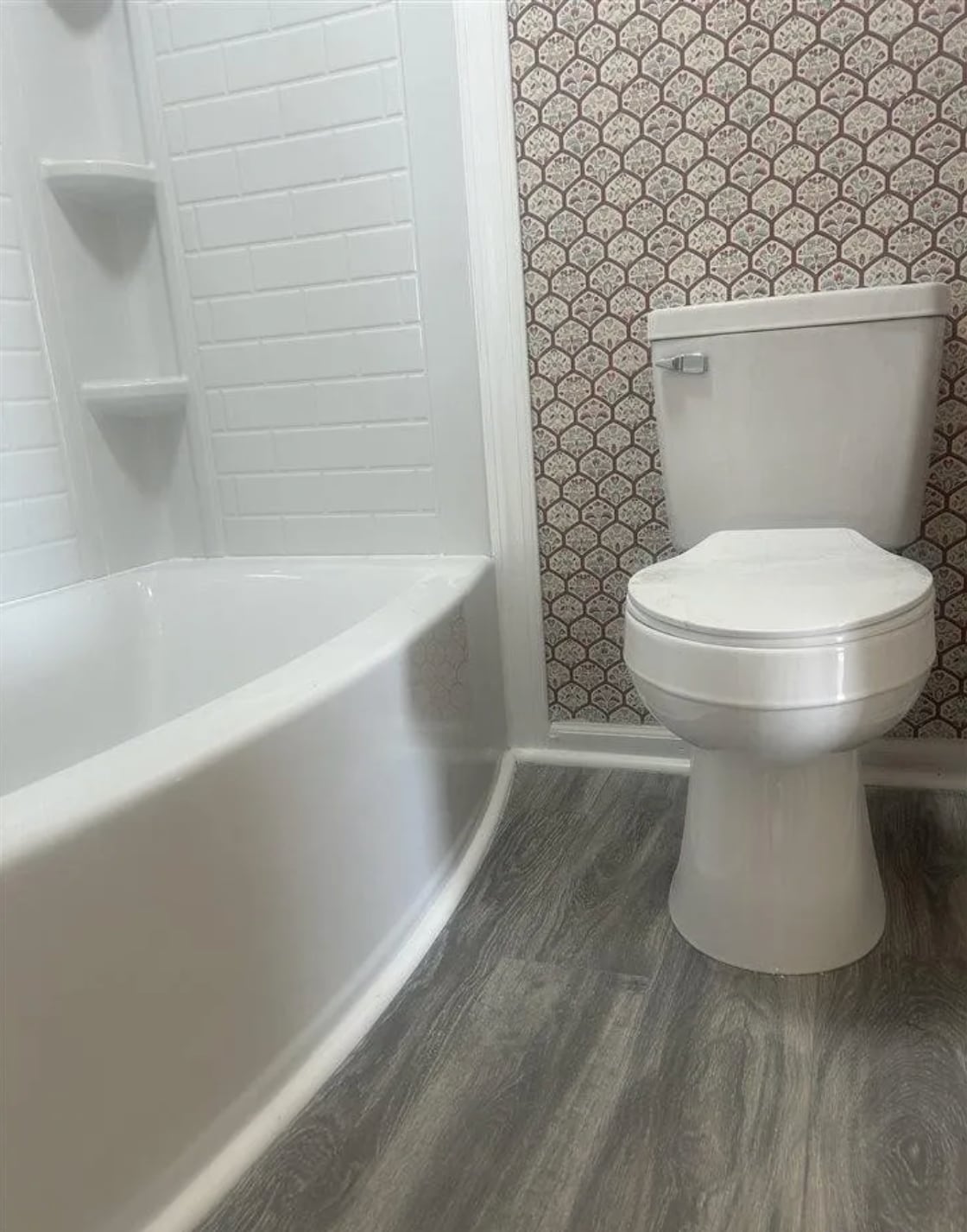 Bath - 405 E Suena Dr