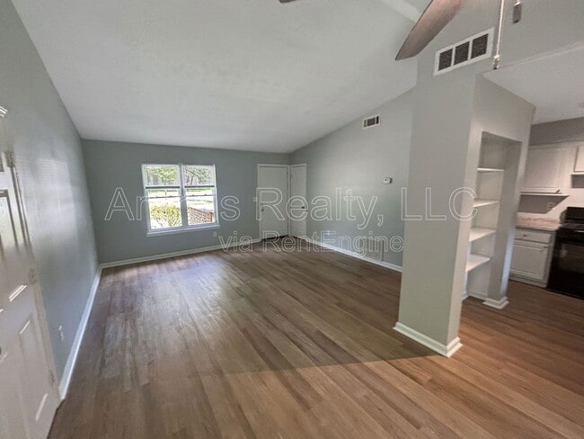 Building Photo - 9241 Woodhill Ln