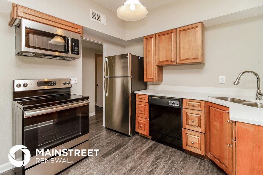 Building Photo - 2141 Ridge Dr