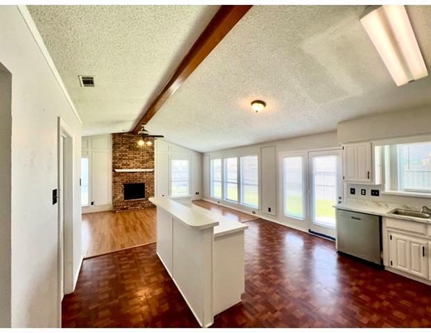 Building Photo - 300 W Stoneybrook Dr