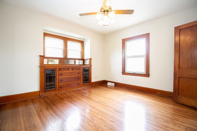 Building Photo - 472 Shasta Dr