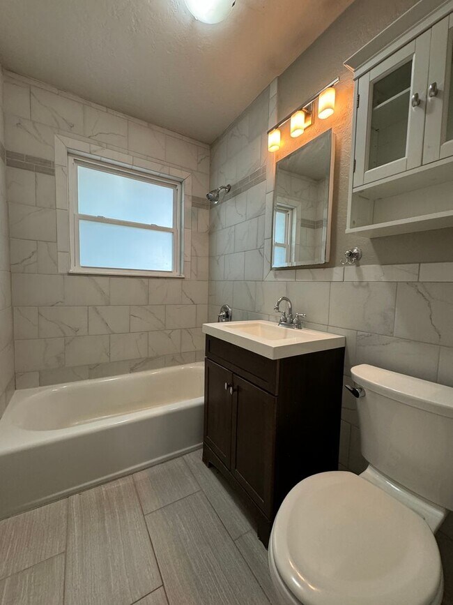 Building Photo - 1410 NW 50th St