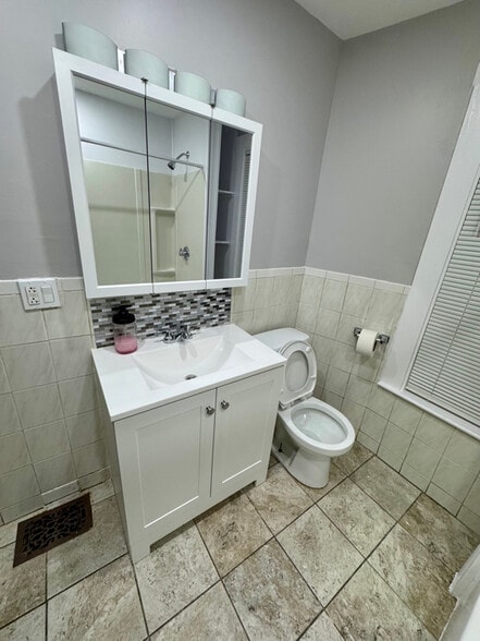 Building Photo - 801 Western Ave