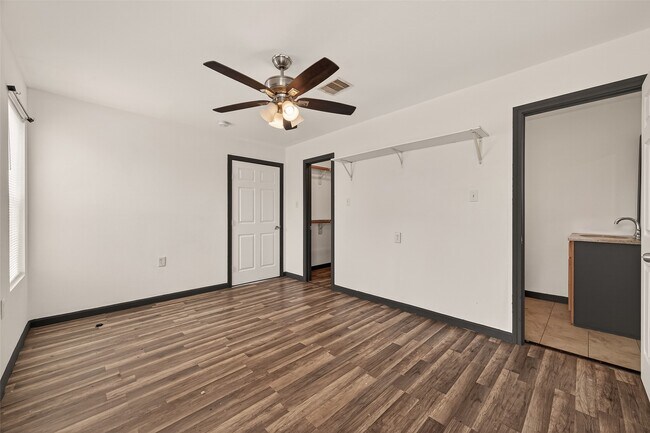 Building Photo - 1110 11th St