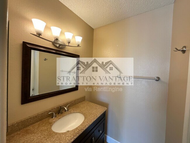 Building Photo - 1825 W Ray Rd