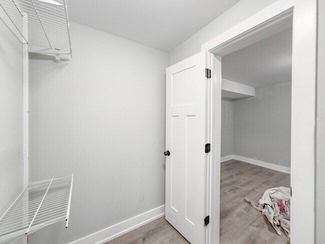 Building Photo - 4416 N Wolcott Ave