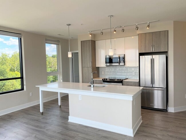 Building Photo - Gorgeous 2 Bedroom Condo in Oxon Hill!