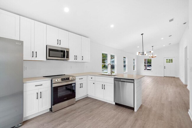 Building Photo - 964 W 9th St