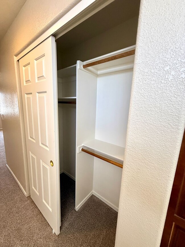 Building Photo - Charming 2 Bed, 2 Bath Home with Open Floo...
