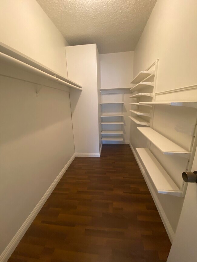 master bedroom walk-in - 1547 Stanford St