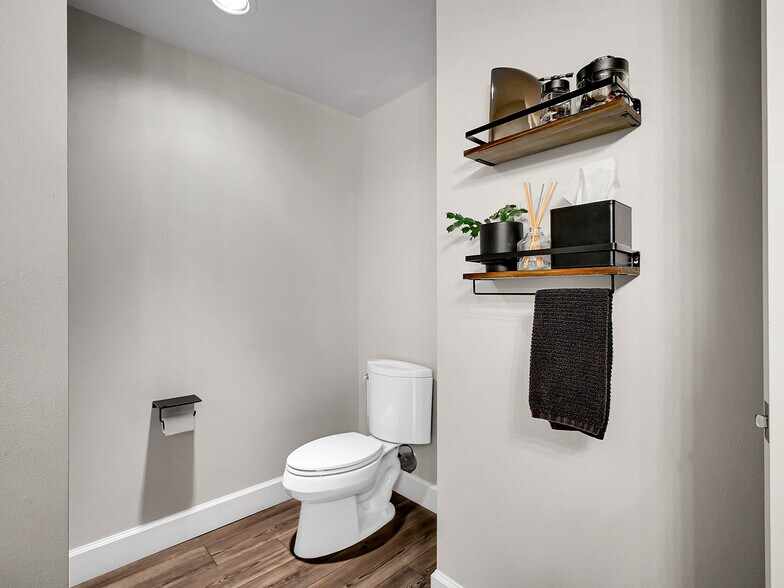 Building Photo - 8100 E Union Ave