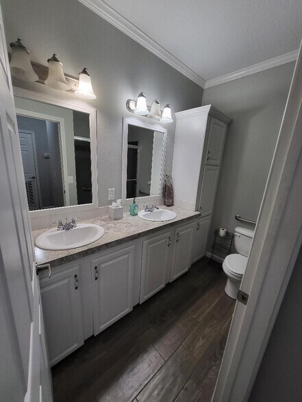 Tenant's private bathroom - 3144 Tina Marie Dr