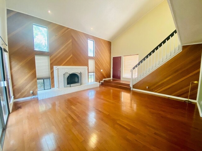 Building Photo - {13042} Contemporary in Lenexa + Fenced Ya...