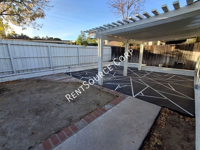 Building Photo - 3 Bed, 2 Bath Single Story House for lease...