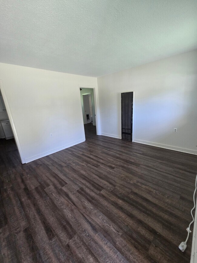 Building Photo - 2104 Hatcher Rd